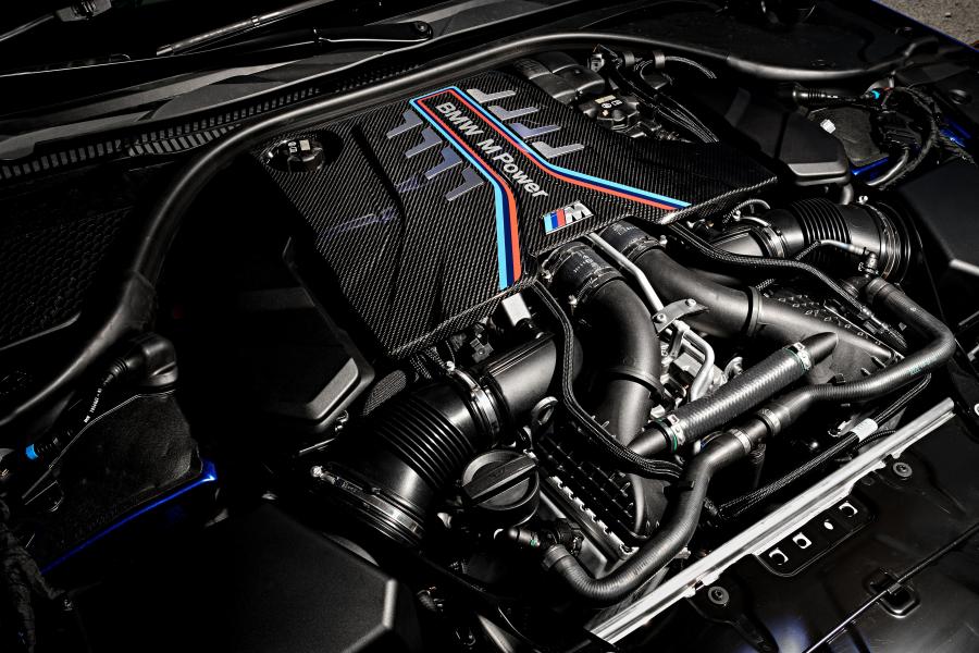Моторный отсек BMW M8 Competition Coupe (F92) 2019 года  (UK) (фото 155 из 157)